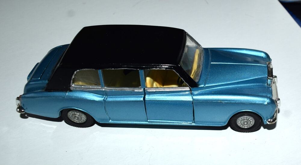 Vintage Dinky #152 Rolls Royce Phantom V Car Blue w/ Chauffeur Driver Limousine